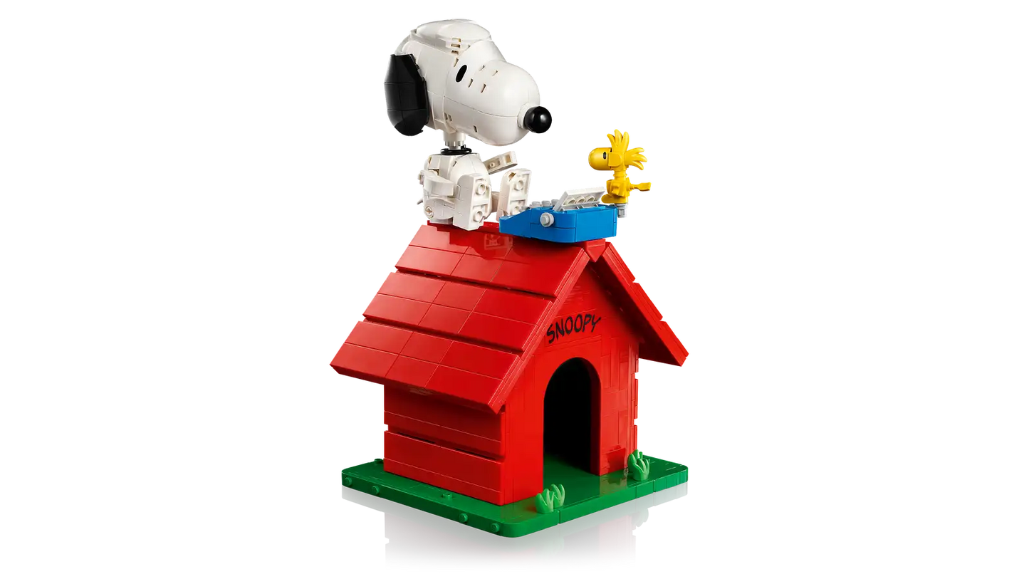 Peanuts: Snoopy's Doghouse