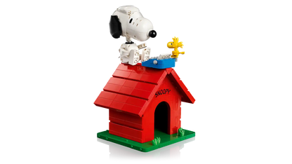 Peanuts: Snoopy's Doghouse